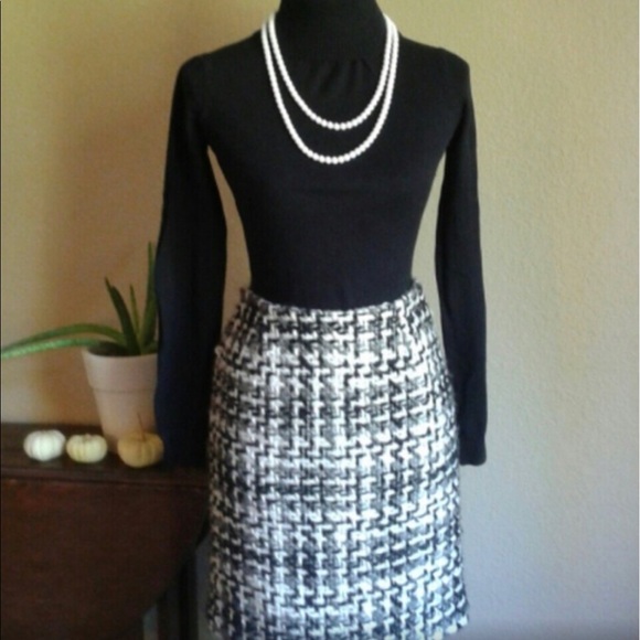 Amanda & Chelsea black, gray & white plaid skirt Size 4 - Picture 6 of 6
